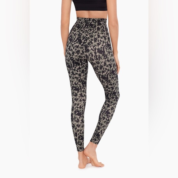 Miraclesuit Tortoise Shell Athleisure Leggings Size Large - Picture 4 of 8